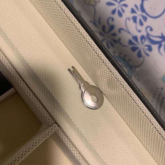 Black Sun Glasses Organizer Box - Picture 13 of 16